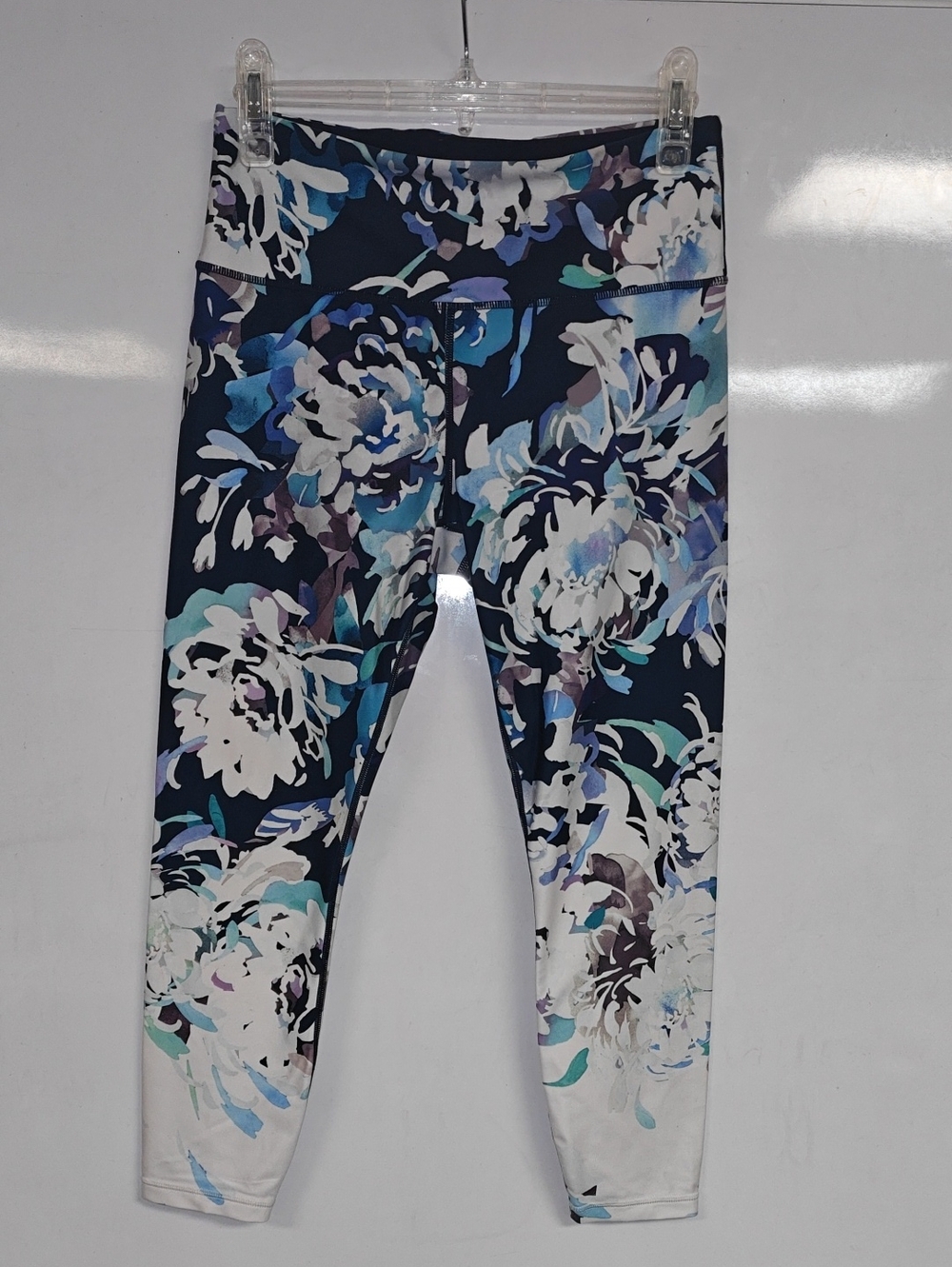 Athleta Salutation Stash Pocket Capri Leggings Black Floral - Size MP